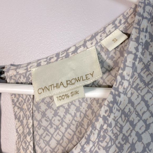 Cynthia Rowley 100% silk Gray Patterned Women's Top size small - Picture 3 of 10